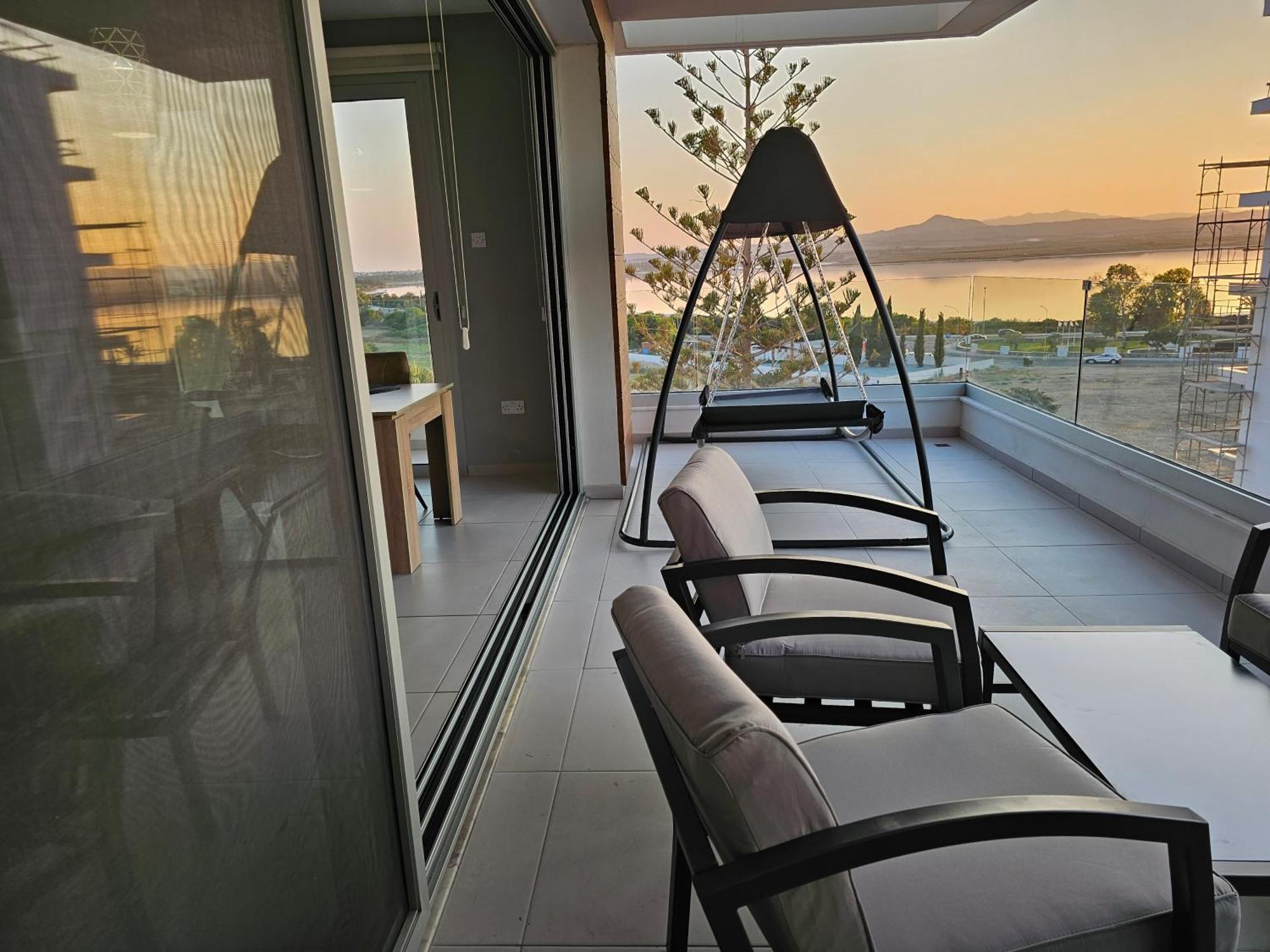 Majestic Sunset Salt Lake Views 300M From Beach Lárnaca Exterior foto