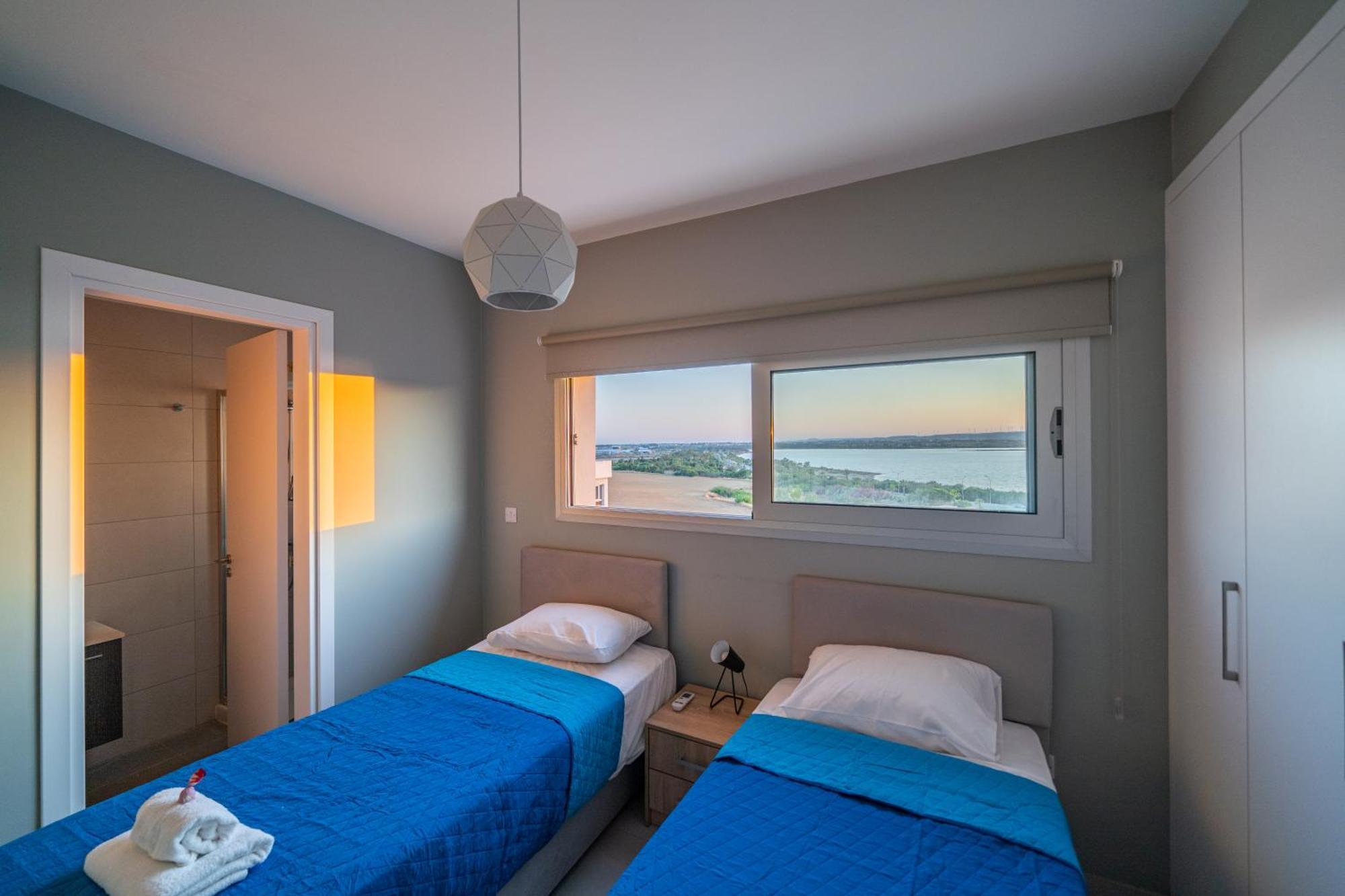 Majestic Sunset Salt Lake Views 300M From Beach Lárnaca Exterior foto